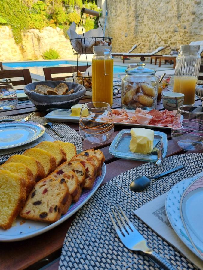 La Maison De Livia, Chambres D'Hotes, Piscine Chauffee, Proche Uzes, Nimes, Ales Sauzet  エクステリア 写真