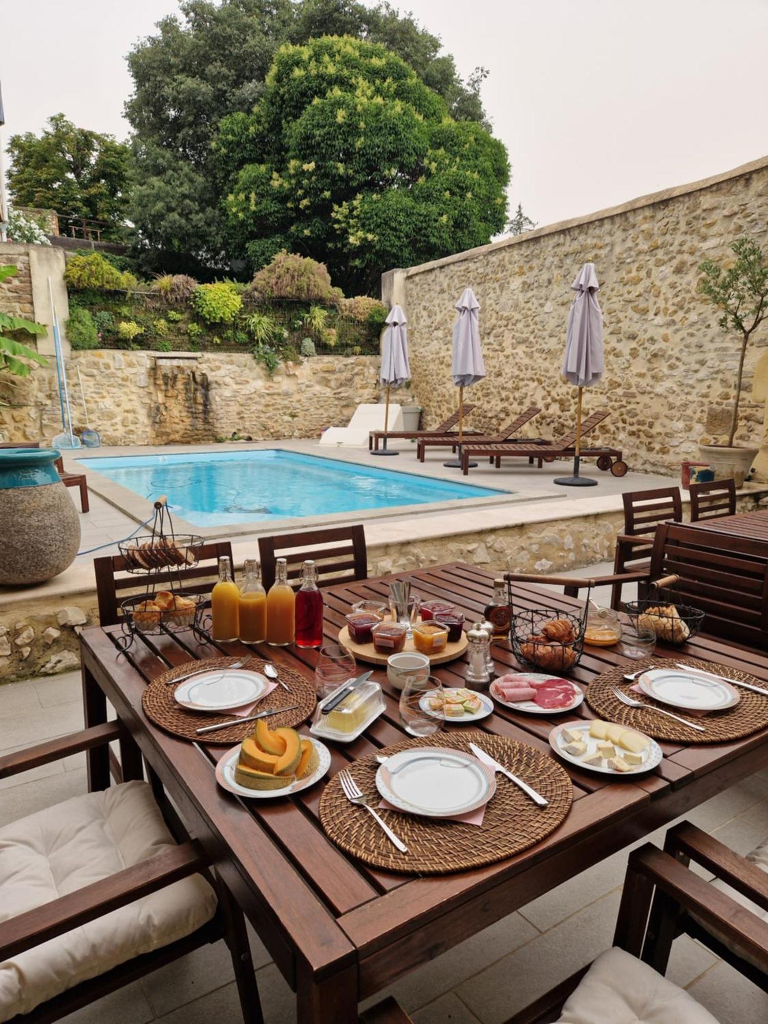 La Maison De Livia, Chambres D'Hotes, Piscine Chauffee, Proche Uzes, Nimes, Ales Sauzet  エクステリア 写真